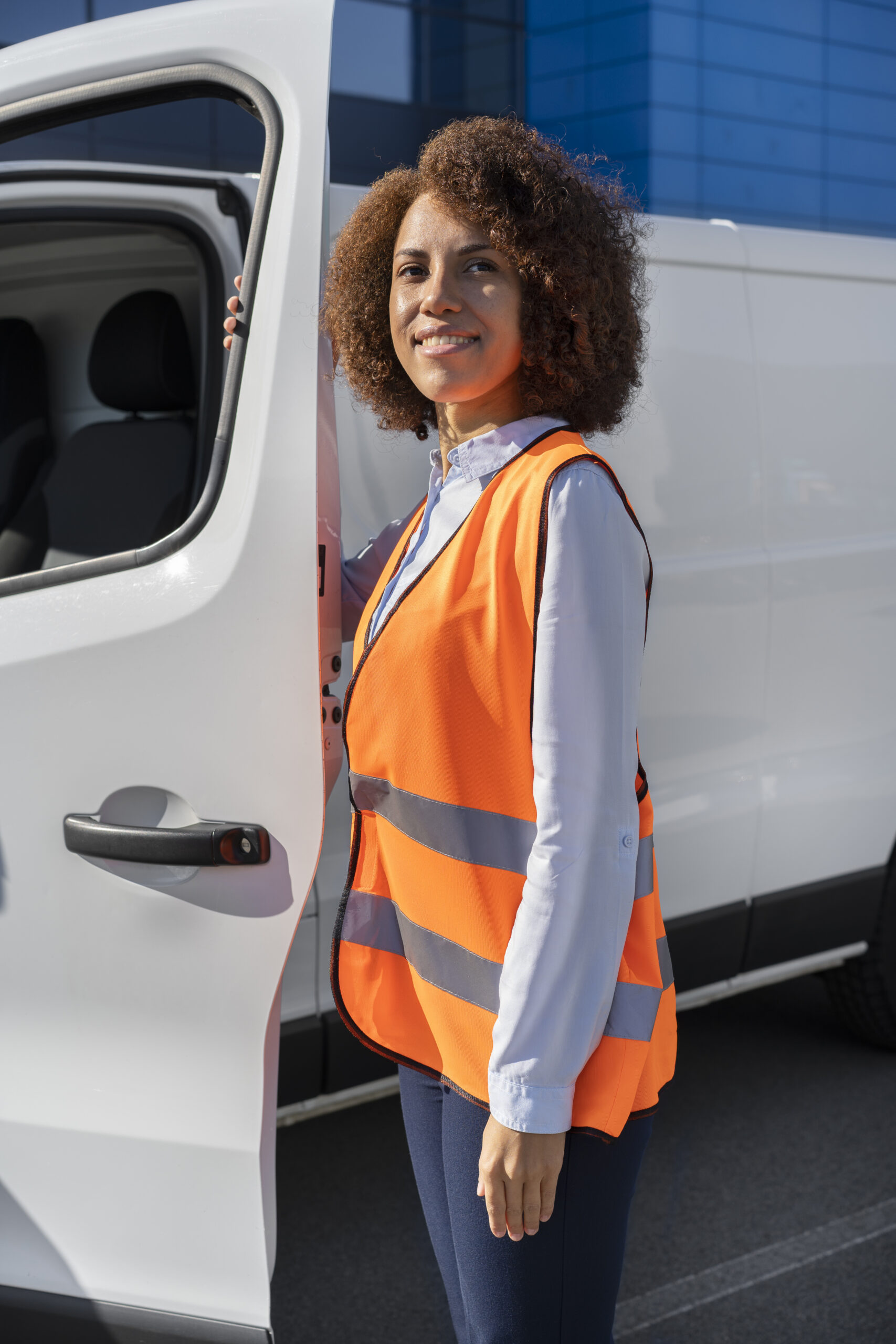 medium-shot-smiley-woman-working